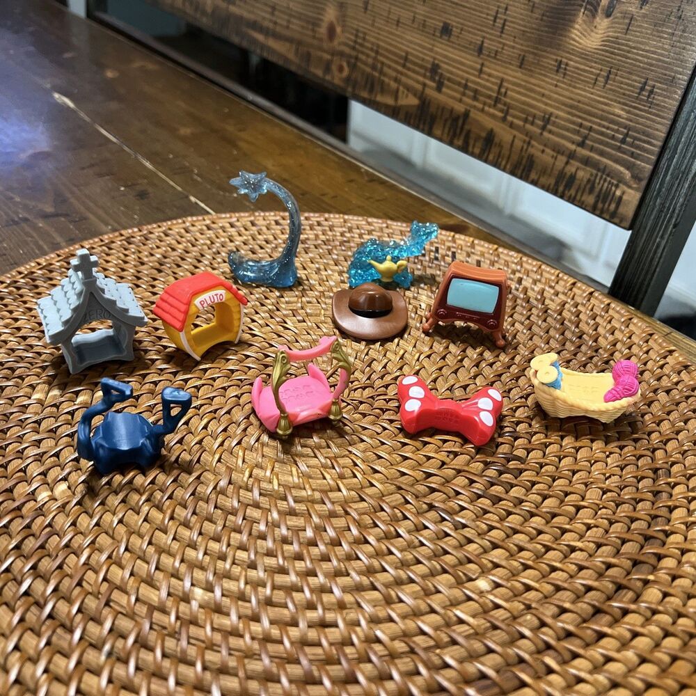 Disney  tsum tsum Lot Of 10 Accessories- Excellent Condition